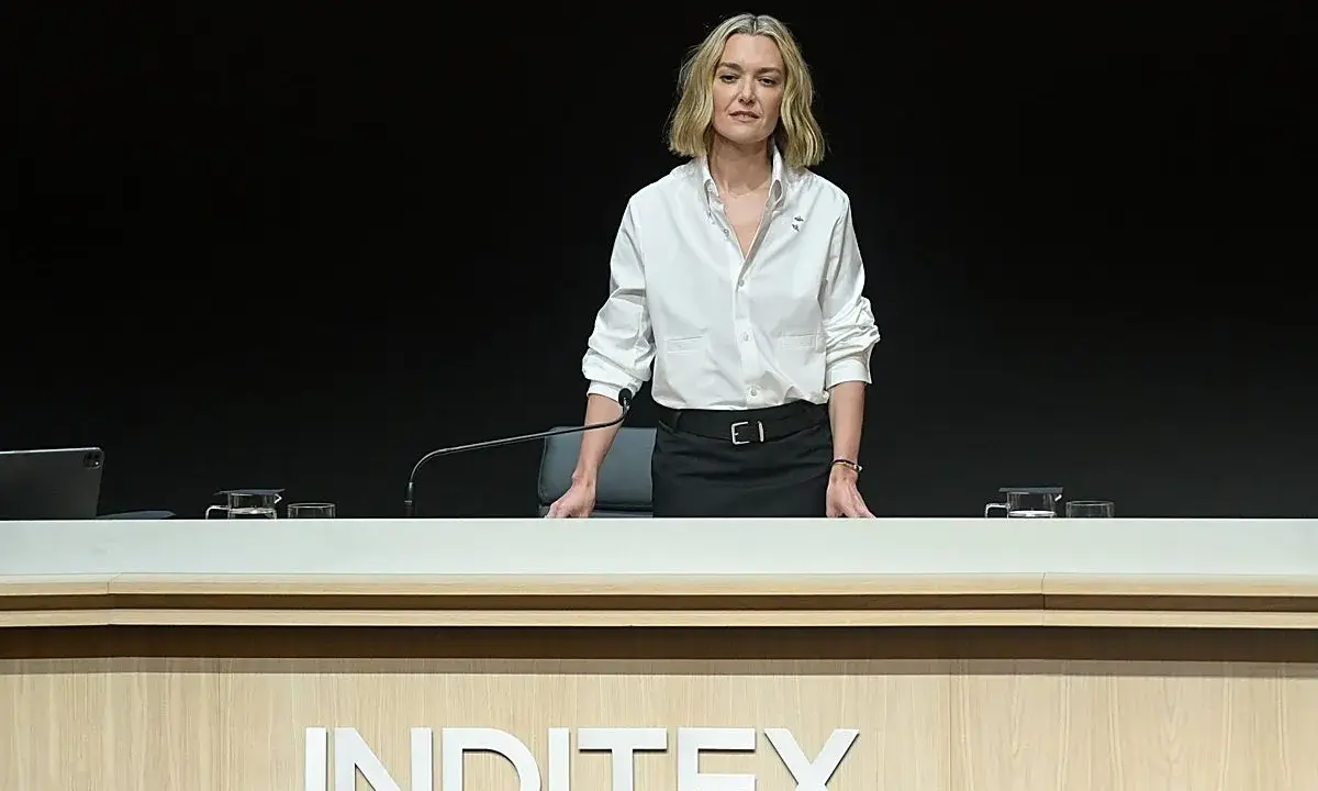Marta Ortega Pérez, presidenta de Inditex, habla en un evento.