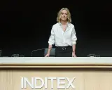 Marta Ortega Pérez, presidenta de Inditex, habla en un evento.