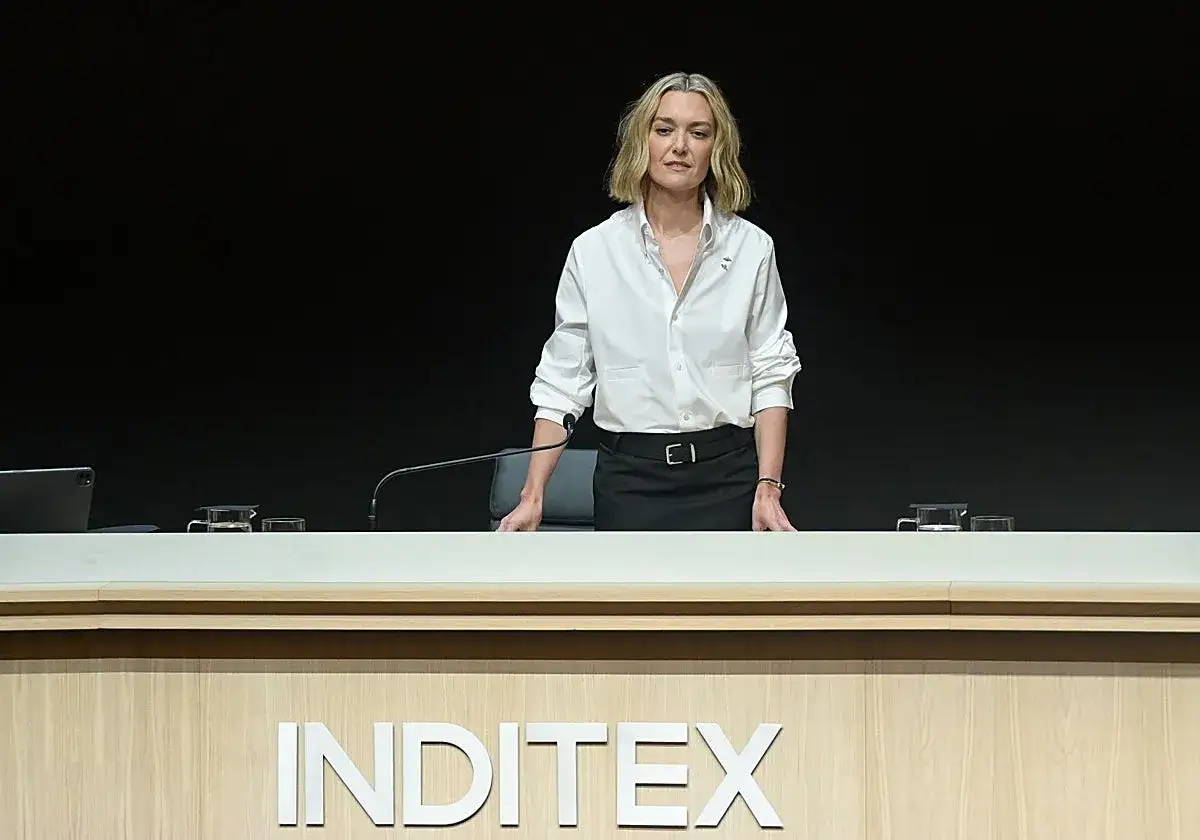 Marta Ortega Pérez, presidenta de Inditex, habla en un evento.