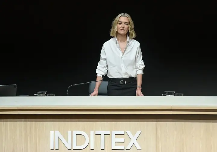Marta Ortega Pérez, presidenta de Inditex, habla en un evento.